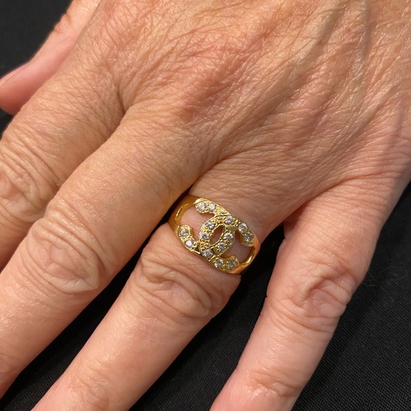 Beautiful Gold Ring - Picture 7 of 9